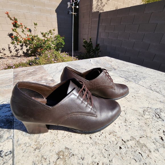 Aerosoles Women's Brown Leather Comfortable Slip-On Stack/Chunk Pump Heel Size 7 - Picture 4 of 12